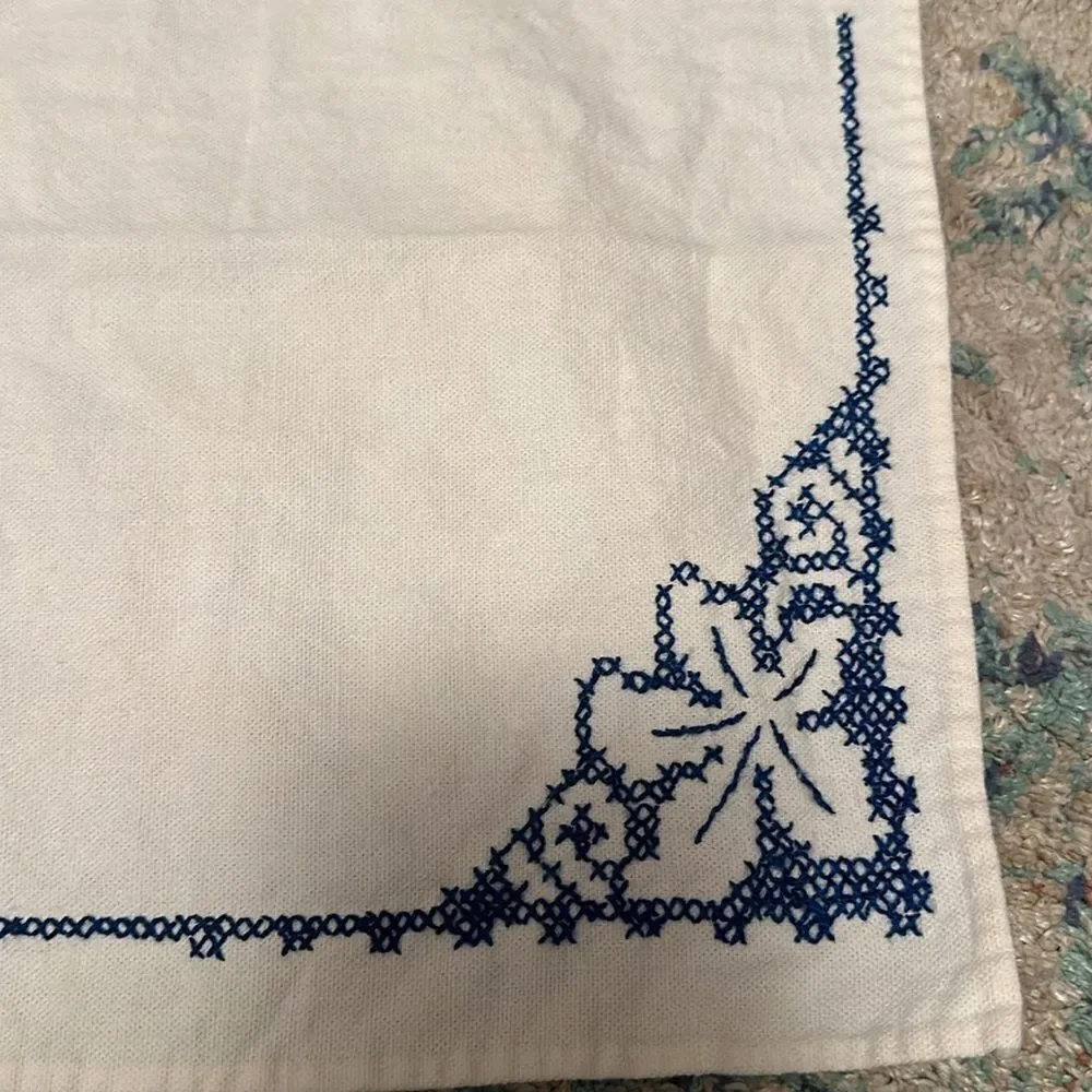 Vintage Embroidered Table Linens (napkins) Lot of 4